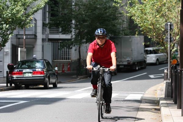 　自転車ツーキニストとしておなじみの疋田智の連載エッセイ「自転車ツーキニストでいこう！」の第8回が公開されました。今回のテーマは「ほんなこつ“路上駐車”は何とかならないものか」。疋田さんが路上駐車の迷惑度について、激しく語っています。