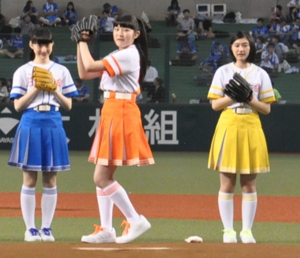 プロ野球交流戦スタート！ライオンズ×ベイスターズでエビ中が「始9式」柏木ひなたさん