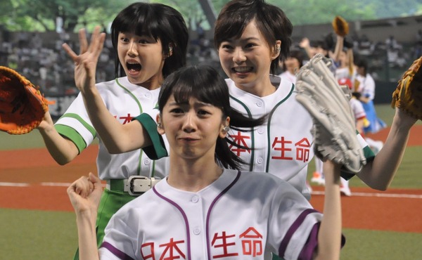 私立恵比寿中学と本田紗来ちゃん、交流戦始球式に登場（写真蔵）