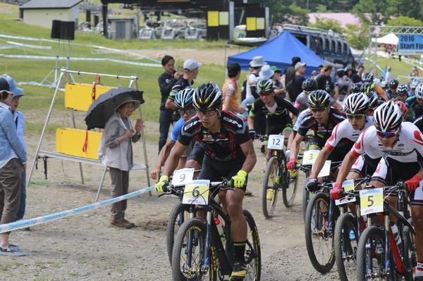 Coupe du Japon（クップ ドュ ジャポン富士見パノラマ大会XCO。好調の中原、スタート直後から飛ばす