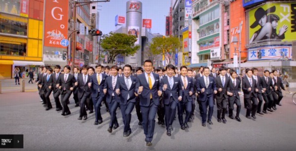 100人のダンサーが渋谷スクランブル交差点を闊歩する！