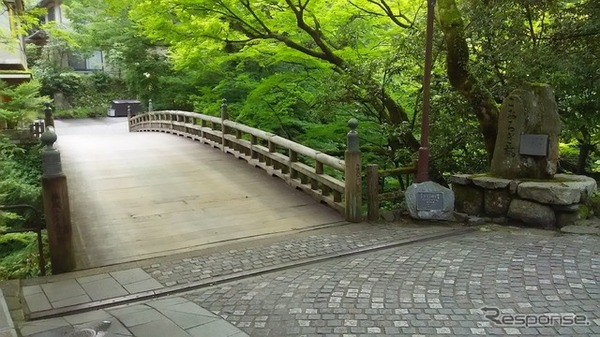 山中温泉の「こおろぎ橋」。樋口可南子のデビュー作となったテレビ番組の舞台だ