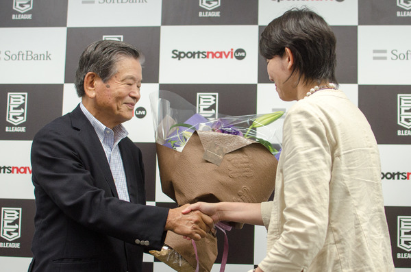 Bリーグが日本バスケットボール協会会長を退任する川淵三郎にサプライズ企画（2016年6月27日）