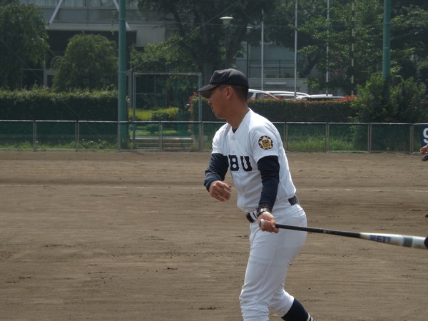 ノックする大府の野田監督