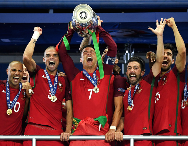 サッカー欧州選手権で優勝したポルトガル代表（2016年7月10日）