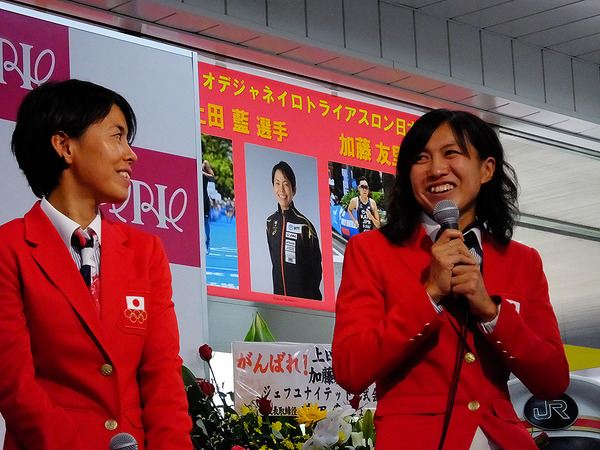 「稲毛の街からメダリストを！」女子トライアスロン、上田藍選手、加藤友里恵選手、壮行会（JR総武線 稲毛駅、6月18日）