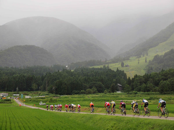 　全日本学生ロードレースカップシリーズ第4戦は、8月1日と2日の2日間にわたり長野県北安曇野郡白馬村飯森の一般道路1周1.6kmのコースで行われた。同大会は、学生ロードレースの活性化と競技力向上を目指す日本学生自転車競技連盟が、自転車競技大会の誘致に前向きな白