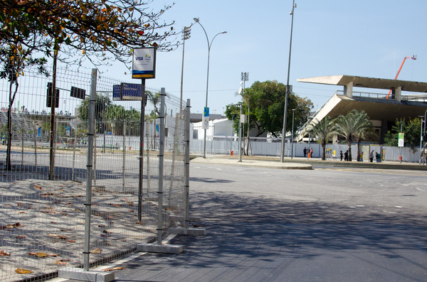 マラカナン・スタジアム周辺には金網が設けられていた（2016年8月5日）