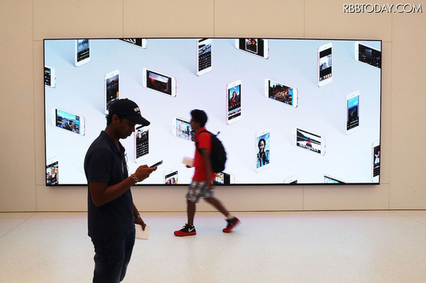 ニューヨークのワールドトレードセンターにオープンしたApple Store（C）Getty Images