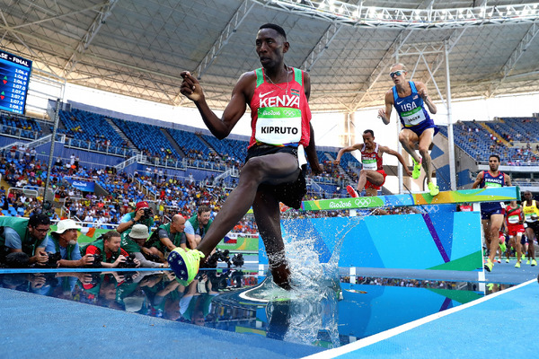 リオデジャネイロ五輪の男子3000メートル障害、コンセスラス・キプルトが五輪新記録で優勝（2016年8月17日）