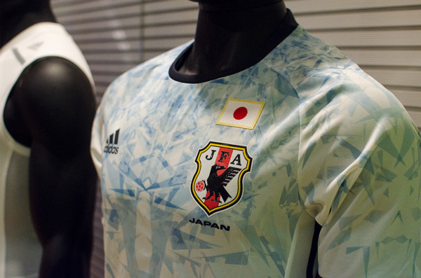 アディダス ジャパンはサッカー日本代表をウエアでサポート