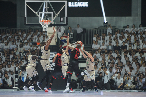 Bリーグ開幕、アルバルク東京と琉球ゴールデンキングスが対戦