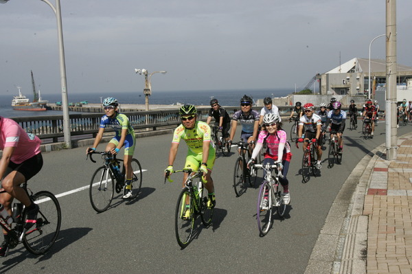 無料で伊豆大島の2泊3日サイクリング体験…魅力を感じる東京都の事業