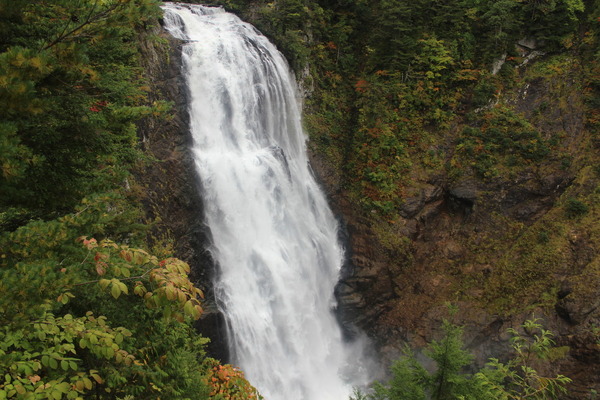 三条の滝。日本の滝百選にも選定されている