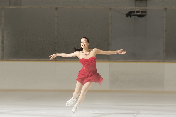 浅田真央と羽生結弦、滑らかな演技で美味しさを表現…ガーナミルクチョコレートCM