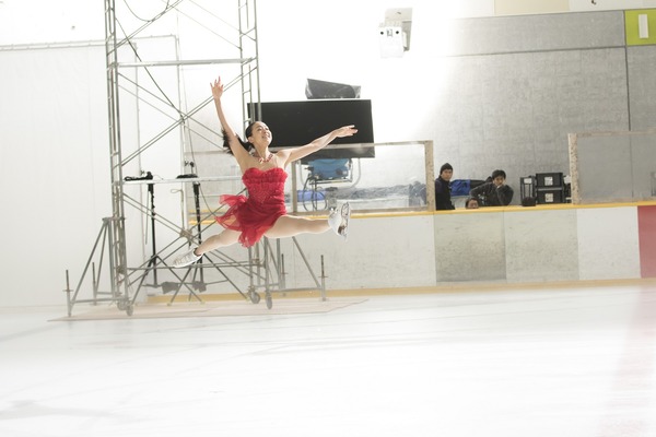 浅田真央と羽生結弦、滑らかな演技で美味しさを表現…ガーナミルクチョコレートCM