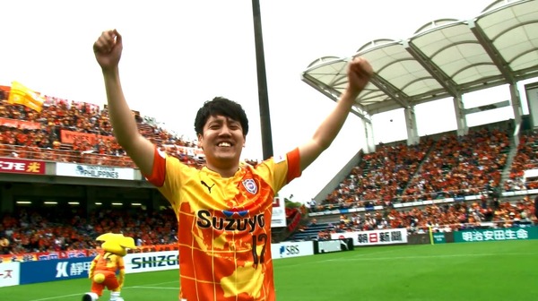 清水エスパルス・村田和哉がプロポーズに協力！ファンのPKプロポーズ成功