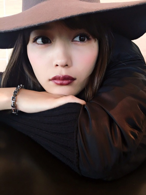 川口春奈、大人の雰囲気を醸し出す写真を公開