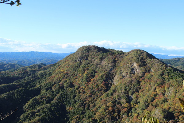 生瀬富士を月居山から眺める