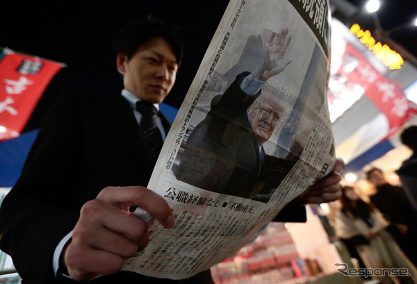 トランプ氏勝利の号外（東京）　(c) Getty Images