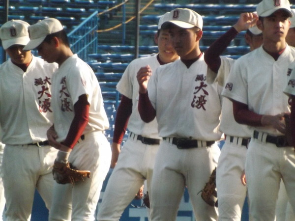 試合前の福岡大大濠ナイン