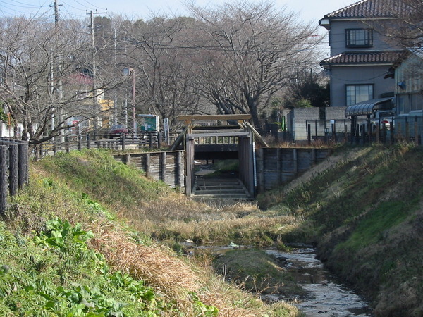 見沼田んぼの東西両縁をつなぐ見沼通船堀には、閘門式運河が復元されている