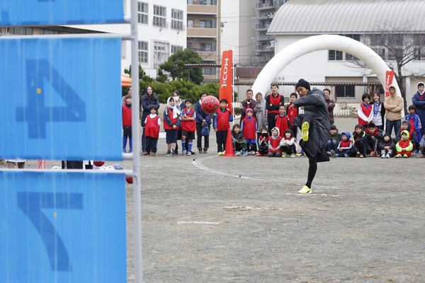 ジュピターテレコムが「アスリートと一緒に大運動会！！」を開催、横浜F・マリノスの中澤佑二と野球解説者の斉藤和巳が参加