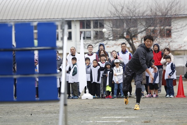 ジュピターテレコムが「アスリートと一緒に大運動会！！」を開催、横浜F・マリノスの中澤佑二と野球解説者の斉藤和巳が参加