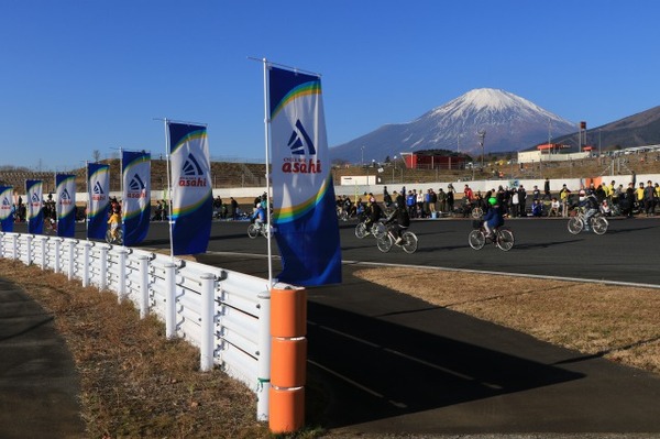 過去のママチャリ世界選手権の様子