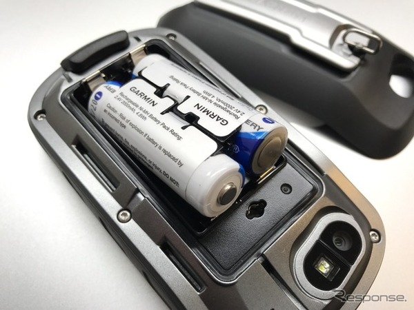 ニッケル水素バッテリーパックが付属するが、市販の単3乾電池でも使える