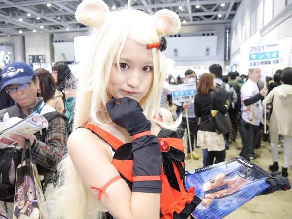 【コミケ91】企業ブースを彩った美女たちを写真100枚でお届け！