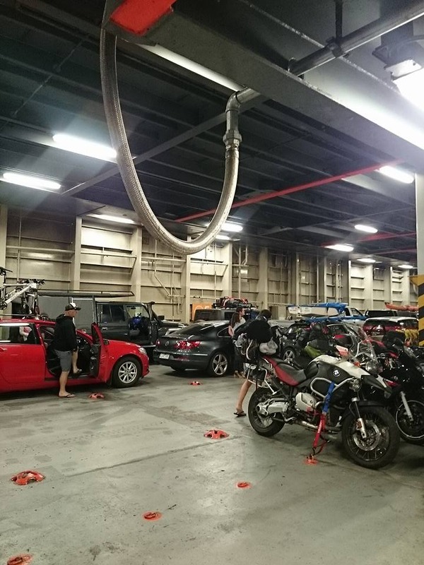 カーフェリーの内部にはオートバイも多く見かける