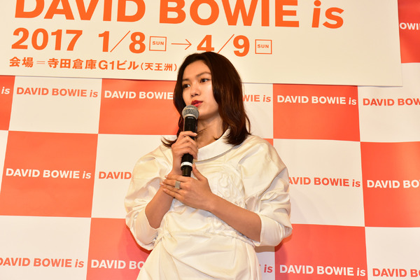 デヴィッド・ボウイの大回顧展「DAVID BOWIE is」が1/8より開催