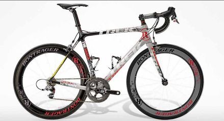 　自転車パーツブランドのボントレガーが、シューズやアパレルなど新カテゴリーへの本格参入にともなって1月15日にブランドロゴを一新した。ボントレガー製品を世界市場において確立させていくことと、ブランドイメージの向上を目的とした変更。創業者キース・ボントレ