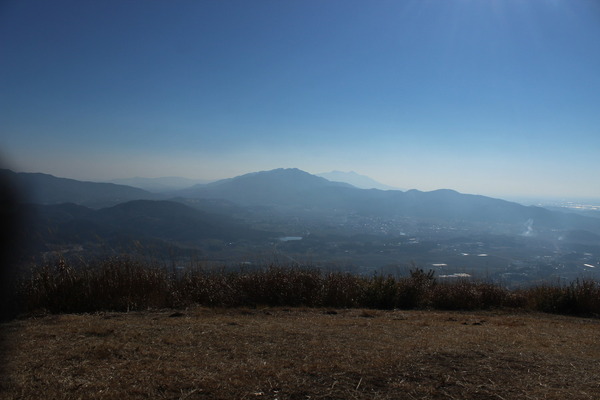 栃木県の高峰にあるパラグライダーの飛行台からの眺め