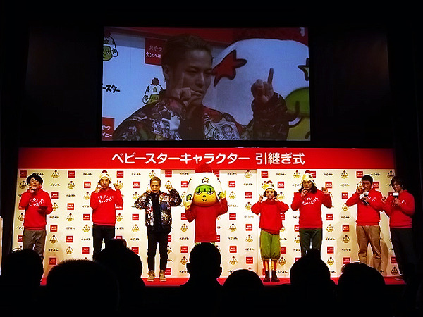 ベビースター2017年春夏商品発表会には、三戸なつめ、ヒデ・ワッキー（ペナルティ）、田村裕（麒麟）、鈴木Q太郎・松田洋昌（ハイキングウォーキング）、振り付けを担当したFISHBOY（オリエンタルラジオ中田敦彦の弟）、おやつカンパニー松田好旦社長らが登壇した