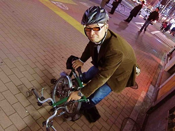 　自転車ツーキニストのトレンドリーダー、疋田智の連載コラム「自転車ツーキニストでいこう！」の最新コラムが公開されました。前回の「小径車は向かい風が苦手？」に続いて、最近愛用する小径車の魅力を語る。題して「小径車は下り坂が苦手？」。