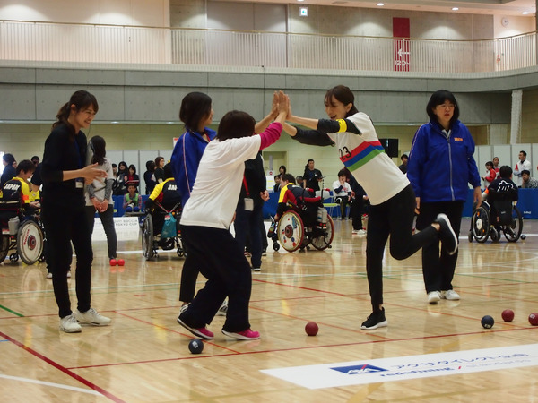 ロンブー田村、蛯原友里がボッチャに初挑戦…ボッチャ東京カップ