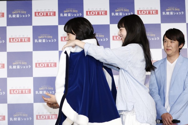 吉田羊「小松菜奈ちゃんって本当に可愛いです」…乳酸菌ショコラ発表会