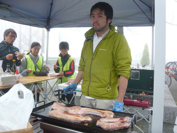 休憩スポットではバーベキューも