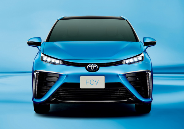 トヨタ セダンタイプの新型燃料電池自動車（FCV）