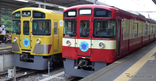 「黄色い電車」（左）が代名詞になっている西武は京急との共同企画として9000系を「京急風」の赤色（右）に塗り替えた。