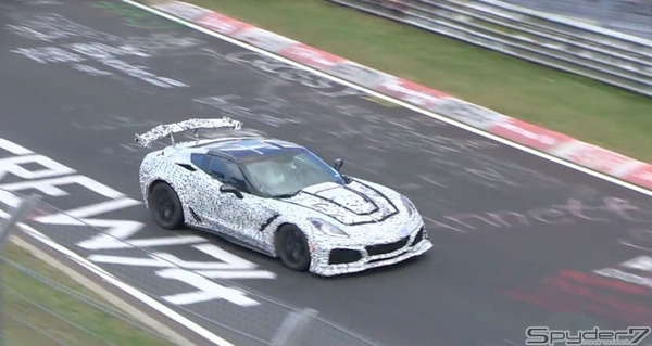 【動画】蛇行運転に急加速！コルベット史上最速ZR1、ニュルで本気の高速ドライブ！