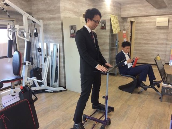 仕事をしながら運動できるフィットネスクラブ「TASFITNESS」5/8オープン