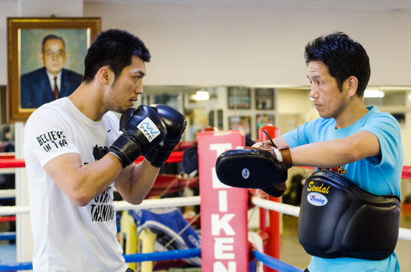 世界タイトルマッチに備えて帝拳ジムでトレーニングをする村田諒太