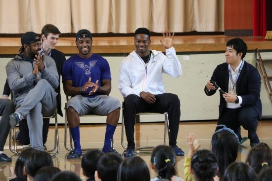 セイコーゴールデングランプリ陸上出場選手が小学校を訪問