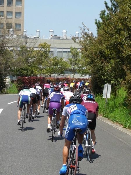 　第12回全日本学生選手権クリテリウム大会が5月1日に滋賀県草津市の立命館大学びわこ・くさつキャンパスで行われ、元砂勇雪と近藤美子（ともに鹿屋体育大）が優勝した。同大会には2008年にオランダで行われた世界大学選手権ロードタイムトライアルの優勝者・オランダの