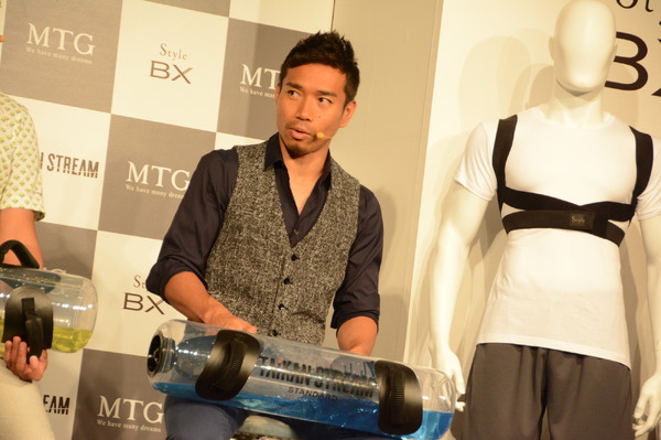 MTGは、水の力を利用して体幹を刺激するトレーニングギア「TAIKAN STREAM」と、姿勢・体幹を整えることを目的としたサポートベルト「Style BX」の発表会を6月20日に都内で開催した。