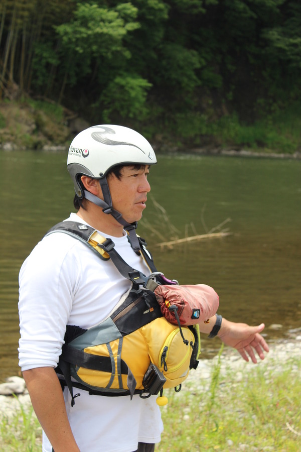 山本さんの講習では、技術的なことだけでなく、地域の自然の特徴も一緒に教えてくれる。例えば、御前山は「関東の嵐山」と呼ばれていることとか、那珂川は秋には鮭の遡上が見られ、鮎の漁獲量が日本一であることとか。周囲に生えている木の名前とか、飛んでいる鳥の名前とか。