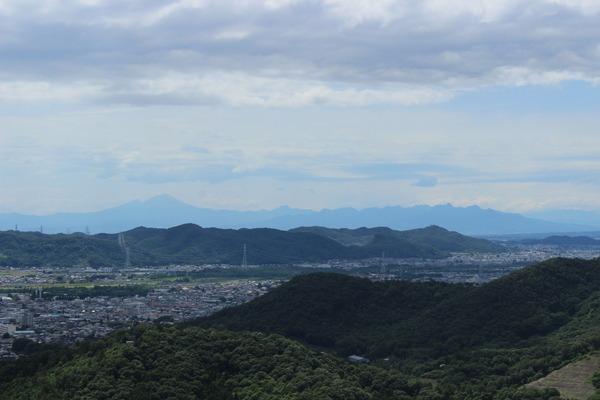 天狗山の頂上から浅間山。向かって右は榛名山。